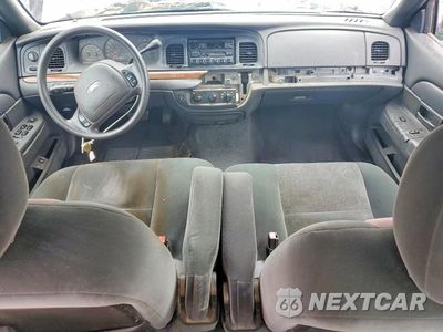 Zdjęcie 8 z 12 samochodu: 2004 FORD CROWN VICTORIA VIN:2FAFP73W94X160552 - miniatura