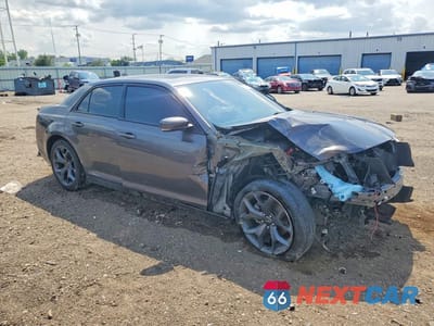 Czwarte zdjęcie samochodu z boku: 2023 CHRYSLER 300 S VIN:2C3CCABG5PH585267 - miniatura