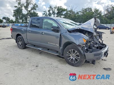 Czwarte zdjęcie samochodu z boku: 2020 NISSAN TITAN SV VIN:1N6AA1EF8LN508676 - miniatura
