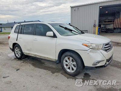 Czwarte zdjęcie samochodu z boku: 2013 TOYOTA HIGHLANDER SE VIN:5TDBK3EH4DS264277 - miniatura