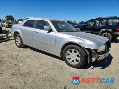 Czwarte zdjęcie samochodu z boku: 2007 CHRYSLER 300 TOURING VIN:2C3KA53GX7H722209 - miniatura