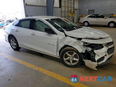 Czwarte zdjęcie samochodu z boku: 2017 CHEVROLET MALIBU LS VIN:1G1ZB5ST6HF150539 - miniatura
