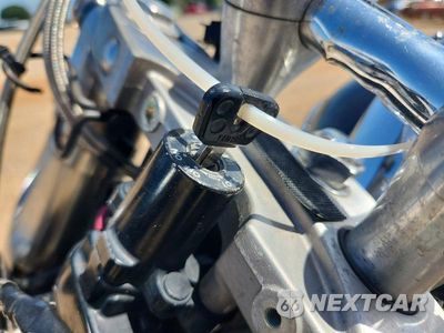 Zdjęcie 8 z 9 samochodu: 2009 YAMAHA XVS950 A VIN:JYAVN01E09A005557 - miniatura