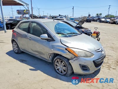 Czwarte zdjęcie samochodu z boku: 2013 MAZDA MAZDA2 VIN:JM1DE1KY2D0166375 - miniatura