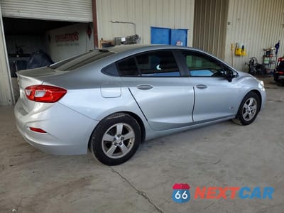 Trzecie zdjęcie samochodu z tyłu: 2017 CHEVROLET CRUZE LS VIN:1G1BC5SM6H7199953 - miniatura