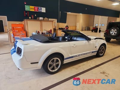 Trzecie zdjęcie samochodu z tyłu: 2005 FORD MUSTANG GT VIN:1ZVHT85H555196094 - miniatura