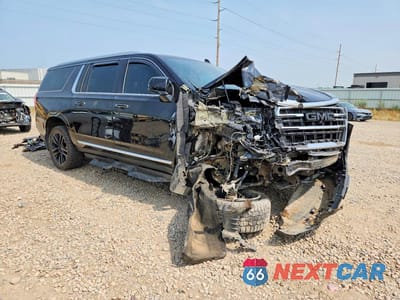 Czwarte zdjęcie samochodu z boku: 2021 GMC YUKON XL K1500 SLT VIN:1GKS2GKD4MR130820 - miniatura