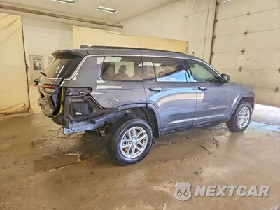Trzecie zdjęcie samochodu z tyłu: 2025 JEEP GRAND CHEROKEE L LAREDO VIN:1C4RJKAG8S8757373 - miniatura