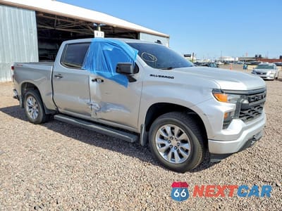 Czwarte zdjęcie samochodu z boku: 2022 CHEVROLET SILVERADO K1500 CUSTOM VIN:1GCPDBEKXNZ509122 - miniatura