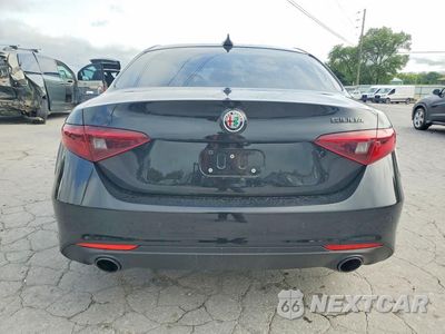 Zdjęcie 6 z 12 samochodu: 2020 ALFA ROMEO GIULIA VIN:ZARFAMANXL7633602 - miniatura