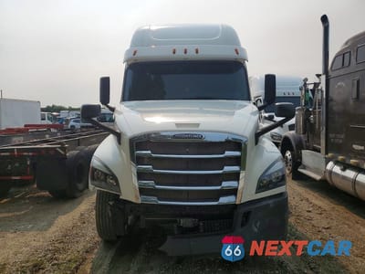 Piąte zdjęcie samochodu w środku: 2018 FREIGHTLINER CASCADIA 126 SEMI TRUCK VIN:3AKJHHDR5JSJR0332 - miniatura