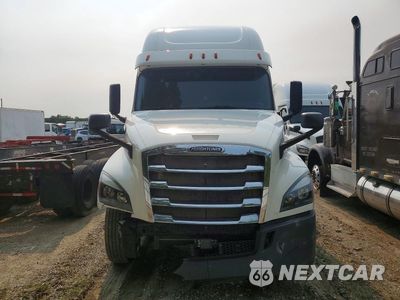Piąte zdjęcie samochodu w środku: 2018 FREIGHTLINER CASCADIA 126 SEMI TRUCK VIN:3AKJHHDR5JSJR0332 - miniatura