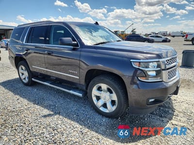 Czwarte zdjęcie samochodu z boku: 2018 CHEVROLET TAHOE K1500 LT VIN:1GNSKBKC4JR214810 - miniatura