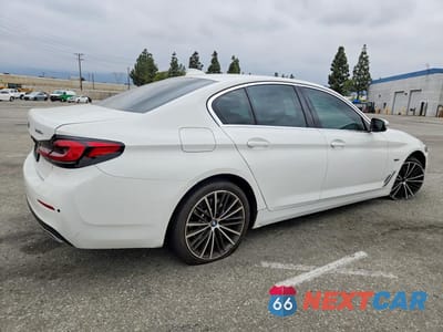 Trzecie zdjęcie samochodu z tyłu: 2022 BMW 530E VIN:WBA13AG08NCJ24883 - miniatura