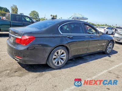 Trzecie zdjęcie samochodu z tyłu: 2011 BMW 740 I VIN:WBAKA4C52BC392241 - miniatura