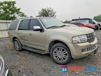 Czwarte zdjęcie samochodu z boku: 2008 LINCOLN NAVIGATOR VIN:5LMFU28528LJ06107 - miniatura