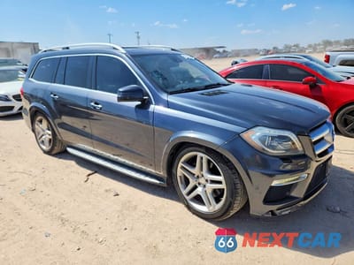 Czwarte zdjęcie samochodu z boku: 2013 MERCEDES-BENZ GL 550 4MATIC VIN:4JGDF7DE1DA215526 - miniatura