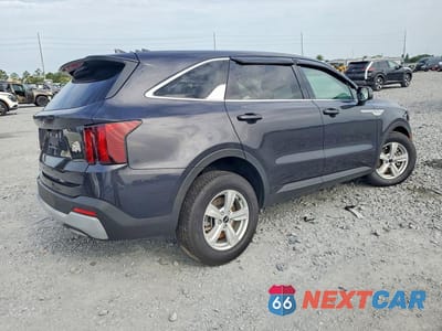Trzecie zdjęcie samochodu z tyłu: 2026 KIA SORENTO LX VIN:5XYRG4JC4TG413038 - miniatura