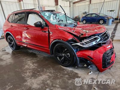 Czwarte zdjęcie samochodu z boku: 2024 VOLKSWAGEN TIGUAN SE R-LINE BLACK VIN:3VV8B7AX8RM227918 - miniatura