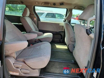Zdjęcie 11 z 13 samochodu: 2017 TOYOTA SIENNA L 7-PASSENGER VIN:5TDZZ3DC7HS836738 - miniatura