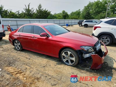 Czwarte zdjęcie samochodu z boku: 2017 MERCEDES-BENZ E 300 4MATIC VIN:WDDZF4KB2HA193517 - miniatura