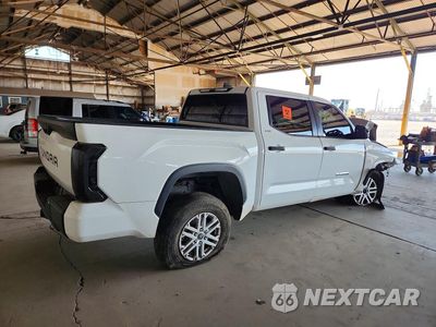 Trzecie zdjęcie samochodu z tyłu: 2024 TOYOTA TUNDRA SR5 VIN:5TFLA5DB5RX227336 - miniatura