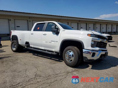 Czwarte zdjęcie samochodu z boku: 2026 CHEVROLET SILVERADO K3500 LT VIN:1GC4KTEY9TF278781 - miniatura