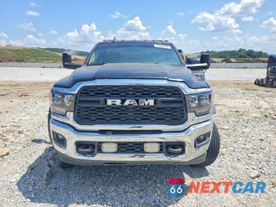 Piąte zdjęcie samochodu w środku: 2019 RAM 5500 VIN:3C7WRMDLXKG555132 - miniatura