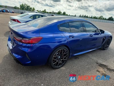 Trzecie zdjęcie samochodu z tyłu: 2022 BMW M8 VIN:WBSGV0C0XNCH03263 - miniatura