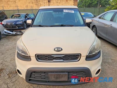 Piąte zdjęcie samochodu w środku: 2013 KIA SOUL + VIN:KNDJT2A69D7766705 - miniatura