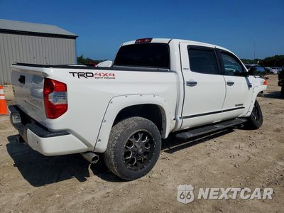Trzecie zdjęcie samochodu z tyłu: 2018 TOYOTA TUNDRA CREWMAX LIMITED VIN:5TFHW5F13JX693816 - miniatura