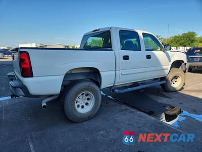 Trzecie zdjęcie samochodu z tyłu: 2005 CHEVROLET SILVERADO K1500 VIN:2GCEK13T351131091 - miniatura