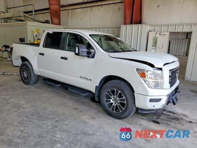 Czwarte zdjęcie samochodu z boku: 2023 NISSAN TITAN SV VIN:1N6AA1EDXPN109773 - miniatura