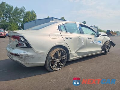 Trzecie zdjęcie samochodu z tyłu: 2019 VOLVO S60 T5 INSCRIPTION VIN:7JR102FL2KG016861 - miniatura