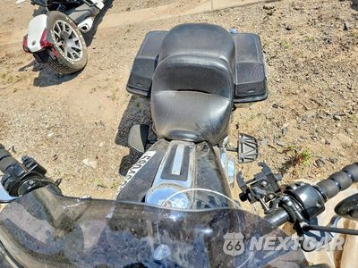 Piąte zdjęcie samochodu w środku: 2011 HARLEY-DAVIDSON FLHTCU VIN:1HD1FC410BB634602 - miniatura