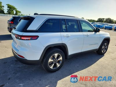 Trzecie zdjęcie samochodu z tyłu: 2024 JEEP GRAND CHEROKEE LIMITED 4XE VIN:1C4RJYB6XRC116595 - miniatura