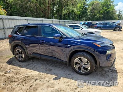 Czwarte zdjęcie samochodu z boku: 2025 NISSAN ROGUE SV VIN:5N1BT3BA7SC869229 - miniatura