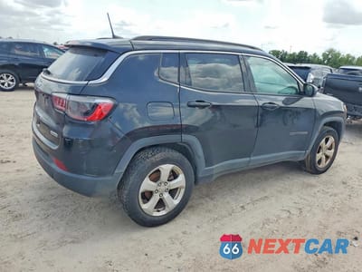 Trzecie zdjęcie samochodu z tyłu: 2021 JEEP COMPASS LATITUDE VIN:3C4NJDBB7MT543511 - miniatura