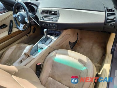 Zdjęcie 8 z 12 samochodu: 2004 BMW Z4 3.0 VIN:4USBT53544LU06835 - miniatura
