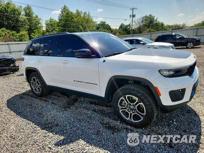Czwarte zdjęcie samochodu z boku: 2023 JEEP GRAND CHEROKEE TRAILHAWK 4XE VIN:1C4RJYC67P8807534 - miniatura