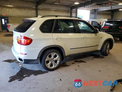 Trzecie zdjęcie samochodu z tyłu: 2013 BMW X5 XDRIVE50I VIN:5UXZV8C5XD0C17383 - miniatura