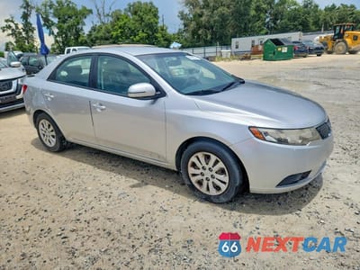 Czwarte zdjęcie samochodu z boku: 2013 KIA FORTE VIN:KNAFU4A25D5695202 - miniatura