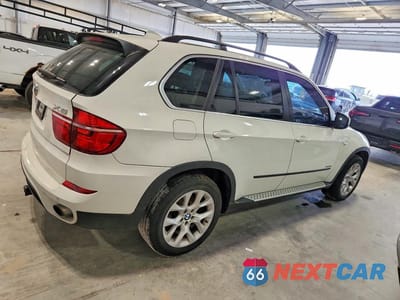 Trzecie zdjęcie samochodu z tyłu: 2013 BMW X5 XDRIVE35I VIN:5UXZV4C52D0G51905 - miniatura