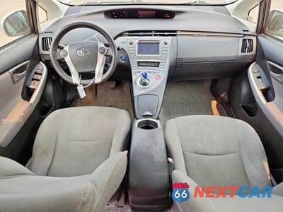 Zdjęcie 8 z 12 samochodu: 2013 TOYOTA PRIUS TWO VIN:JTDKN3DU4D5571184 - miniatura