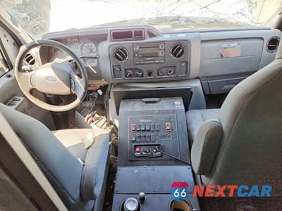 Zdjęcie 8 z 13 samochodu: 2019 FORD ECONOLINE VIN:1FDWE3FS1KDC66382 - miniatura