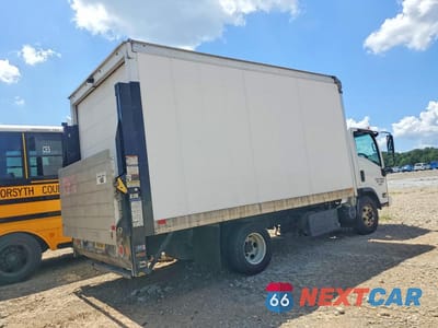 Trzecie zdjęcie samochodu z tyłu: 2016 ISUZU NPR BOX TRUCK VIN:JALB4W171G7F01221 - miniatura