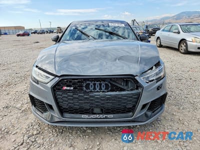 Piąte zdjęcie samochodu w środku: 2018 AUDI RS3 VIN:WUABWGFF9J1901975 - miniatura