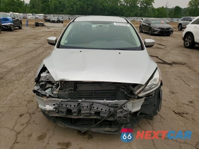 Piąte zdjęcie samochodu w środku: 2018 FORD FOCUS SE VIN:1FADP3FE0JL254248 - miniatura