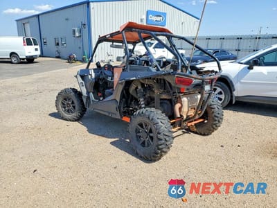 Trzecie zdjęcie samochodu z tyłu: 2014 POLARIS RZR UTILITY VEHICLE VIN:4XAST1EA3EB193142 - miniatura