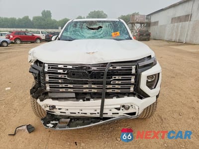 Piąte zdjęcie samochodu w środku: 2024 GMC CANYON DENALI VIN:1GTP6FEK0R1294484 - miniatura